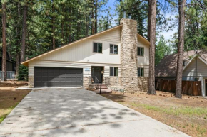 Sky Krest - Located on a quiet street in the middle of town, Games! Pool table! Big Bear Lake